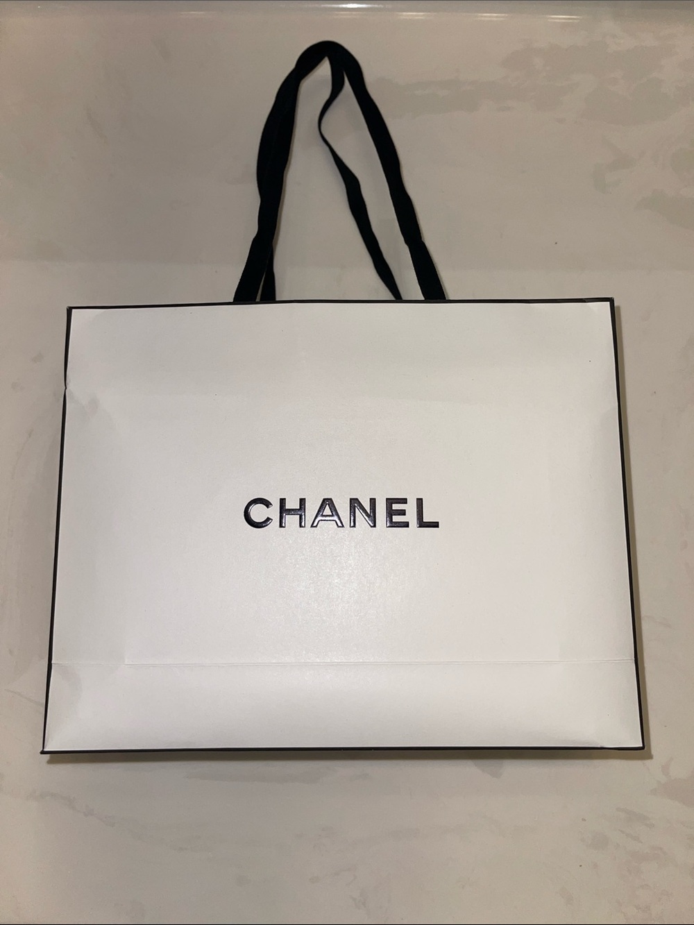 🪞🎀CHANEL White Shopping Bag with Black Logo and Handles🎀🪞